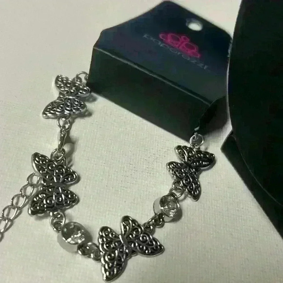 🦋NWOT 3 pc. silver Butterfly Rhinestone necklace, anklet, and bracelet - Picture 5 of 5